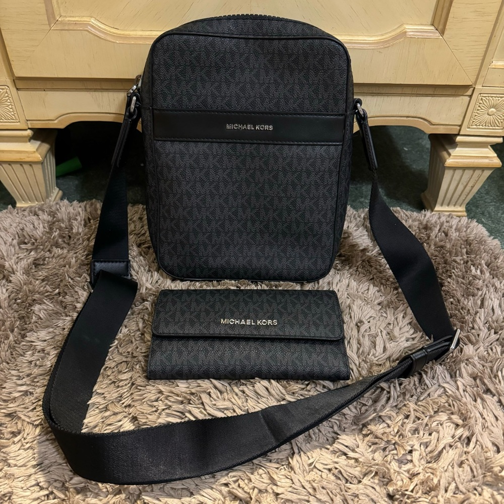 Micheal Kors crossbody purse and wallet set